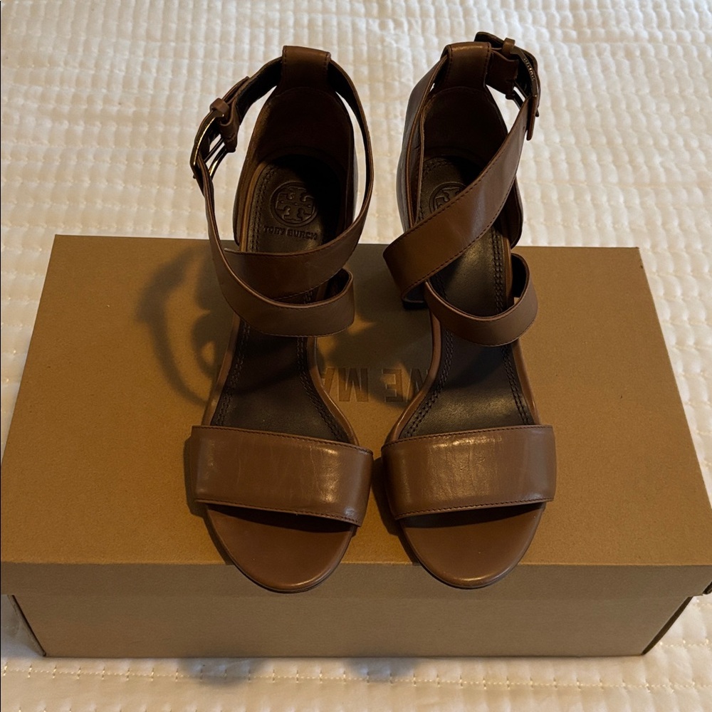 Brown Strappy Sandals
Tory Burch 
Size 7m